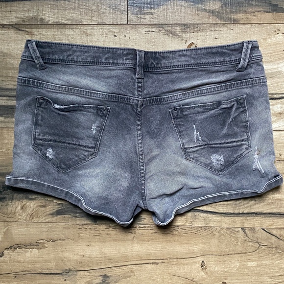 ZARA Denin Rules by TRF Sz 6/8 Distressed Gray Denim Shorts - Picture 2 of 11